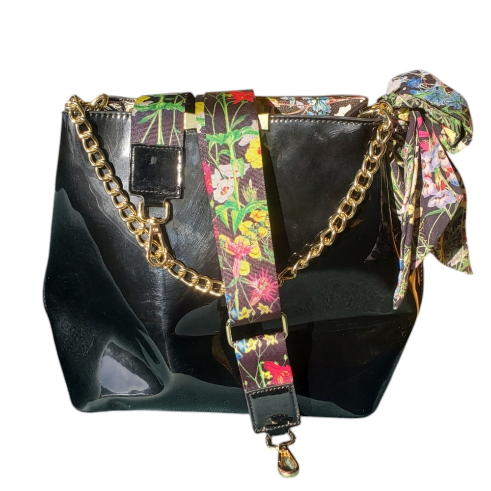 BETSEY JOHNSON SHINY BLACK PATENT BUCKETNEW RELEASE FROM BJ